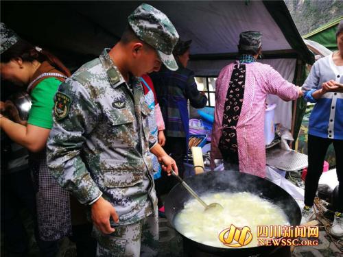 王昊帮忙煮饭